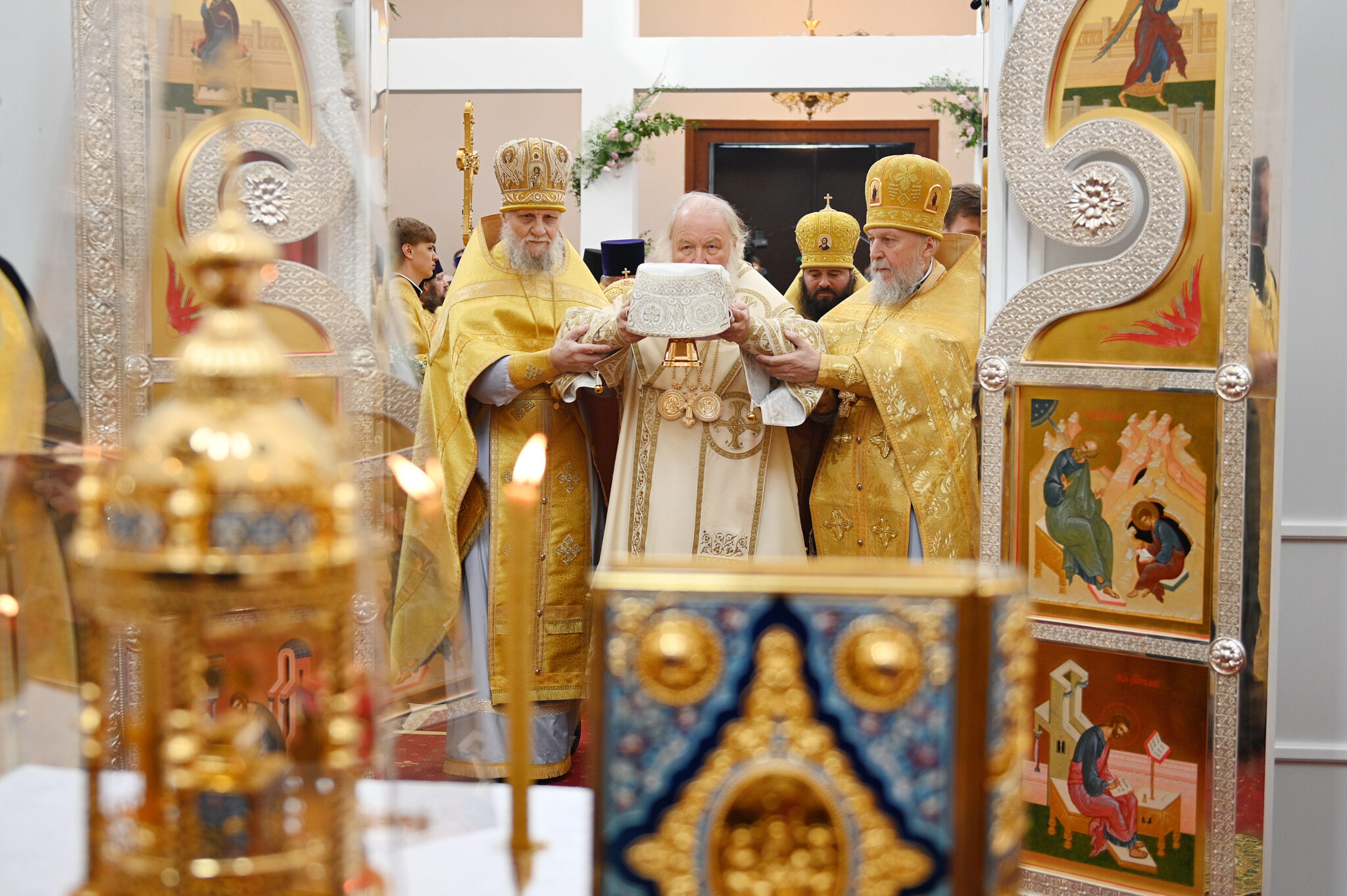 Великое освящение храма введения в Вешняках